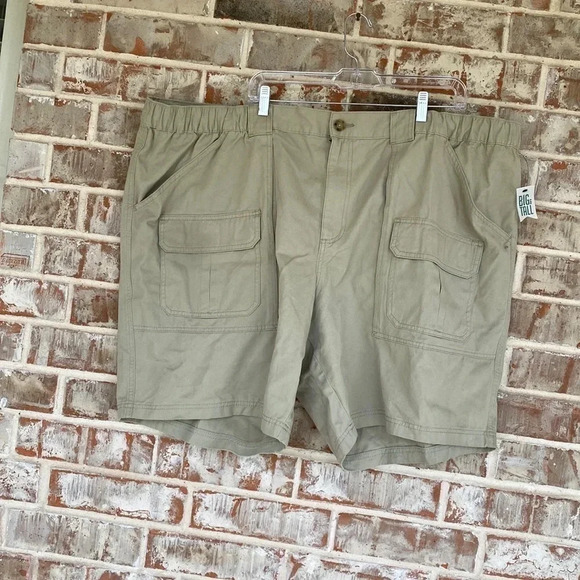 Croft & Borrow Khaki Elasticized Sides Plus Size Cargo Shorts - Picture 1 of 11